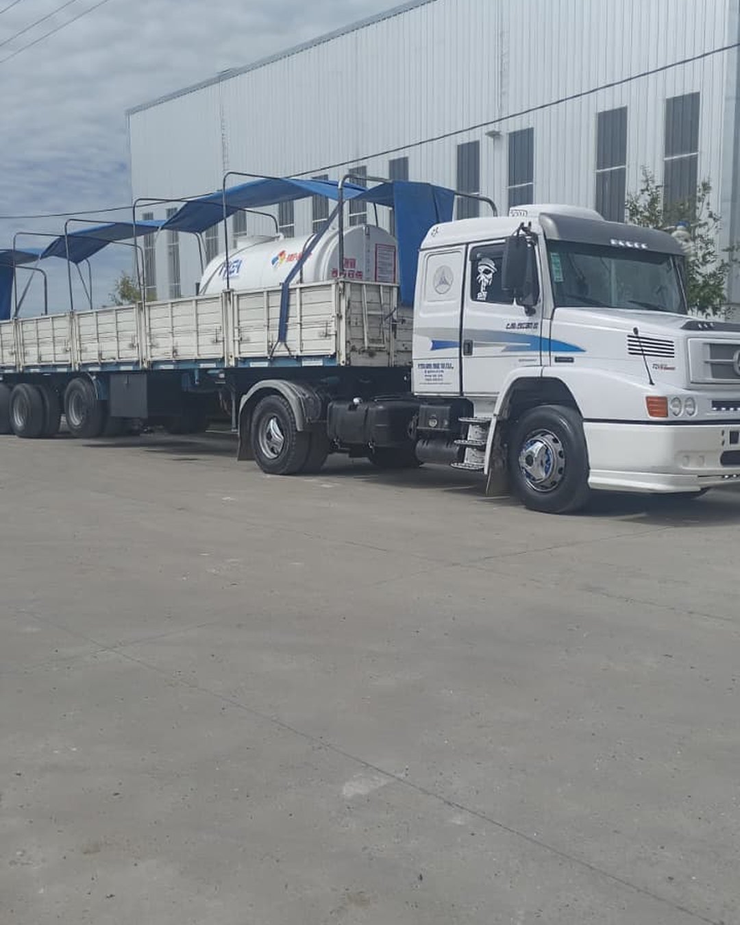 Unidad TRANSBEL en depósito, lista para cargar